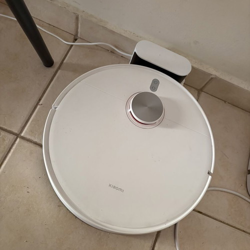 Xiaomi S40 vacuum cleaner like new with extra brushes and mopping cloths