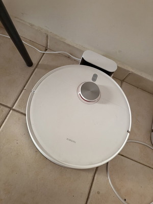 Xiaomi S40 vacuum cleaner like new with extra brushes and mopping cloths