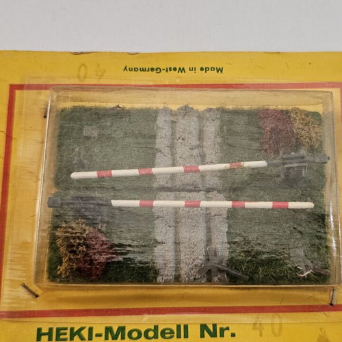 HEKI Modell Nr. 40 HO 1:87 Railway Level Crossing Scenic Accessory vintage, like new