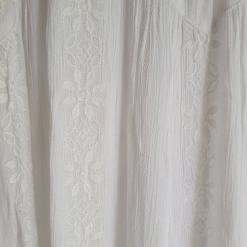 Attrattivo embroidered tunic shirt medium white like new