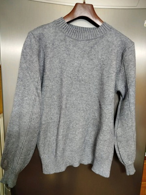 Women's sweater like new, gray, special sleeve and collar design