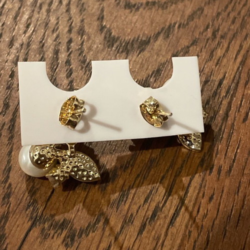 Pearl Rose Earrings new, unworn