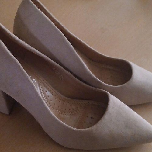 Beige pumps like new, size 38