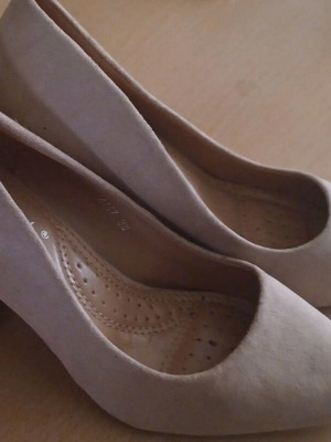 Beige pumps like new, size 38