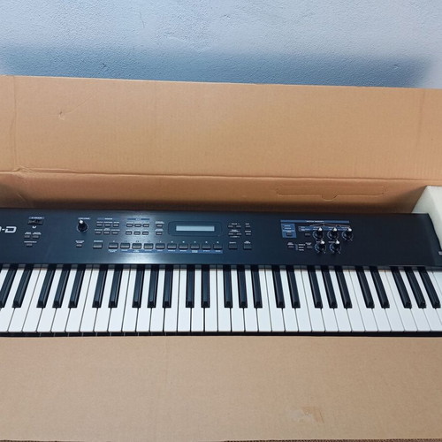 Roland JUNO-D Synthesizer like new