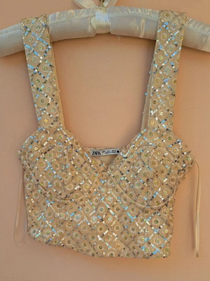 Crop Top Zara embroidered bust with sequins size Small like new