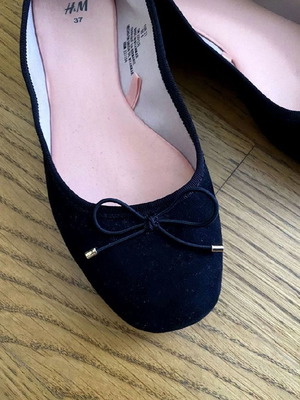 H&M faux suede ballerinas like new, size 37