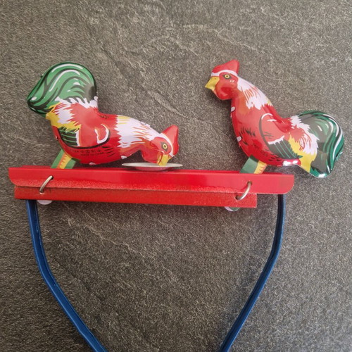 Vintage tin toy with two roosters, like new