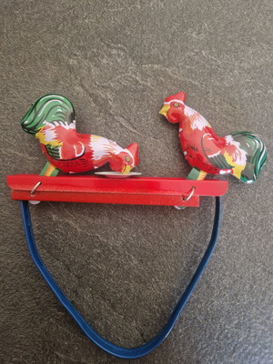 Vintage tin toy with two roosters, like new