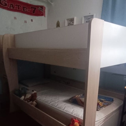 Roomy bunk bed with 2 single beds, storage drawer and ladder like new