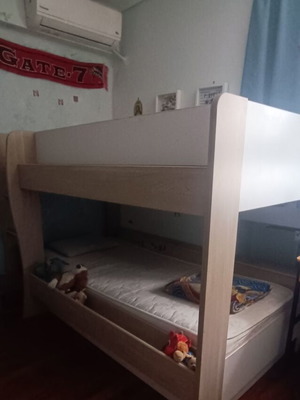Roomy bunk bed with 2 single beds, storage drawer and ladder like new