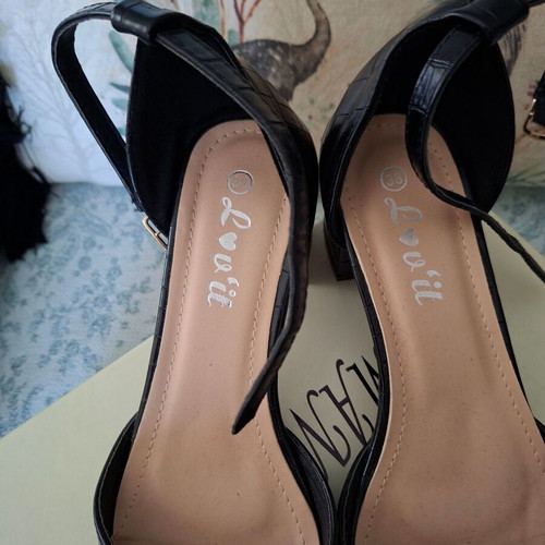 Black pumps like new, size 38