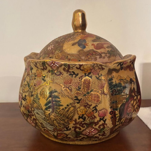 Satsuma porcelain decoration 74 like new