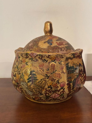 Satsuma porcelain decoration 74 like new