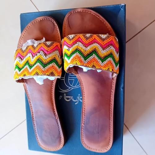 Leather sandals size 41 like new, embroidered with colorful beads, dark brown