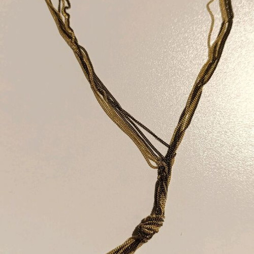 Difference necklace like new