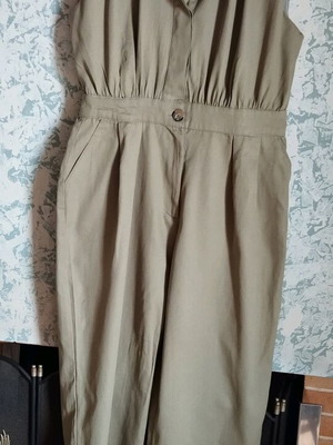 Ολόσωμη φόρμα καινούργια μέγεθος 42 XL πράσινη χακί