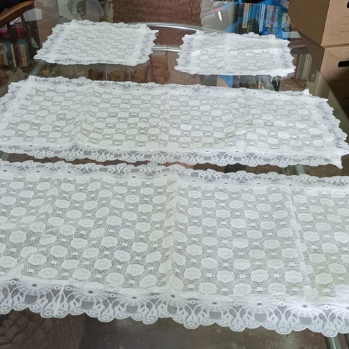 White quilt set 220x270, pillow 70x62, tablecloth, 2 placemats, 2 napkins new