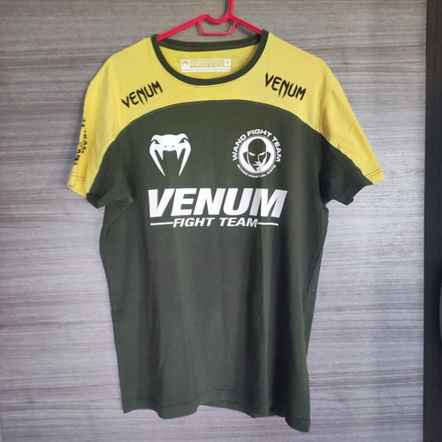 Venum T-shirt medium, like new, 100% cotton, athletic fit