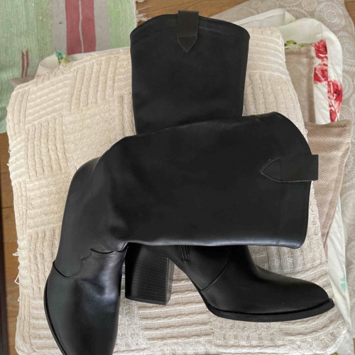 Beatrice boots size 37 handmade black with fluffy lining