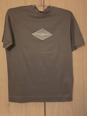 Emporio Armani t-shirt σαν καινούργιο, μπεζ και καφέ, μεγέθη XS-S-M