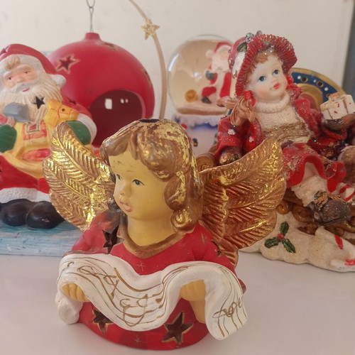 Christmas decoration set used, 11 pieces including music snow globe and ceramic candle holders