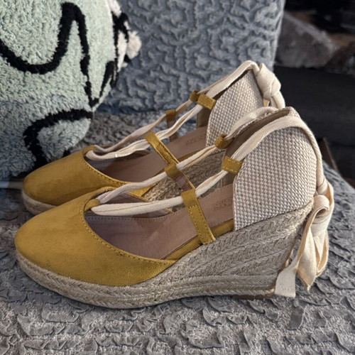 Mustard Espadrilles Platforms Martin Pescatore like new, size 36