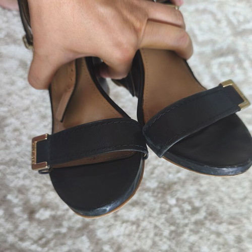 Tommy Hilfiger leather sandals size 39 used, black