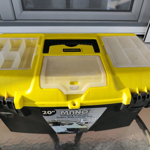 Mano 20" toolbox used with organizer and internal tray