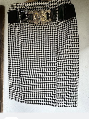 River Island skirt like new with attractive belt and drapes, size M