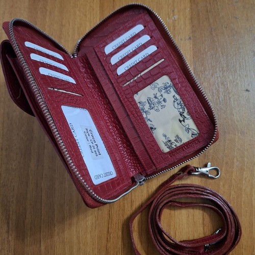Women's leather wallet-bag like new, red, magnetic clasp