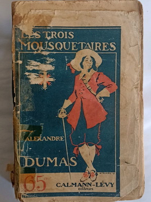 Book The Three Musketeers used, French language