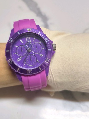 Sport Accessories watch like new with purple dial and fuchsia silicone strap