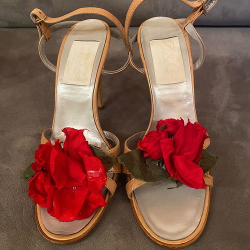 Dolce & Gabbana sandals with roses like new, beige