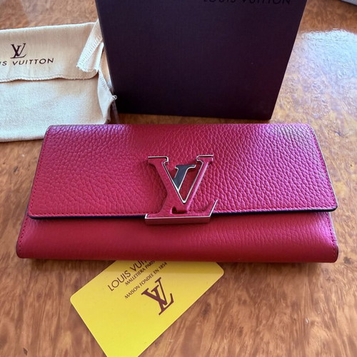 Louis Vuitton Capucines Wallet Taurillon Leather Fuchsia Pink