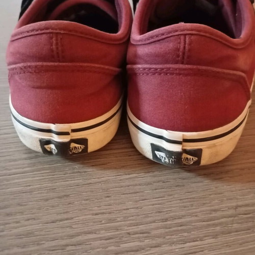 Vans athletic shoes used, size 39, burgundy