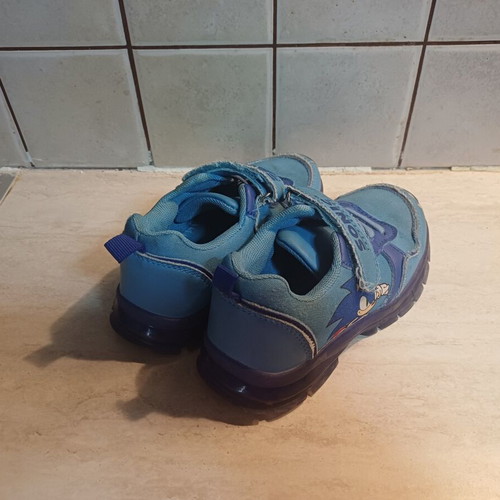 Sonic the Hedgehog kids sports shoes size 27 used with functional lights blue