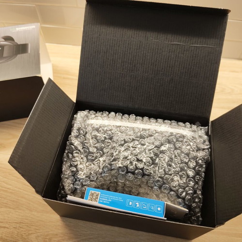 Shinecon VR Headset with Bluetooth Remote new in box