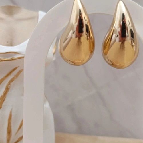 Gold Tear Drop Earrings like new