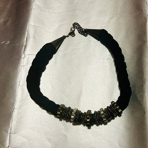 Iconic necklace with woven base and stone decoration