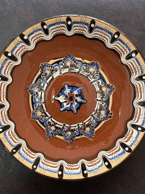 Vintage ceramic hanging plate Troyan pottery like new, 22cm