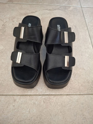 Attrattivo platform slippers size 37, like new, black