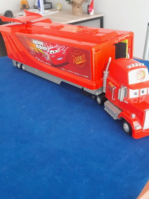 Νταλίκα Mack Disney Cars μεταχειρισμένη με αναδιπλούμενες πίστες και μπαταρίες