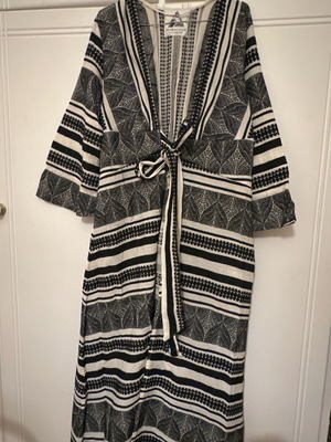 Pearl & Caviar kimono like new, black and white cotton