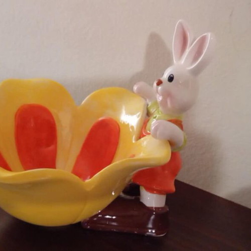 Easter vase like new