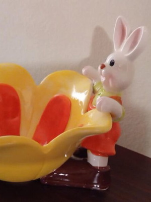 Easter vase like new