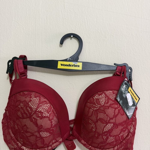 Wonderbra Burgundy Lace Bra 70D new with tag