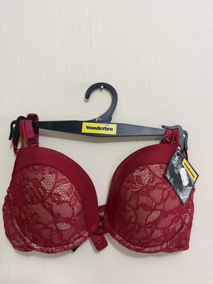 Wonderbra Burgundy Lace Bra 70D new with tag