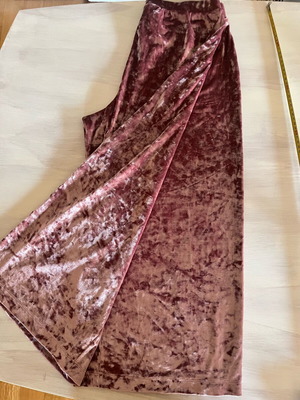 Παντελόνα 3/4 ροζ βελούδινη, μέγεθος Small, σαν καινούργιο