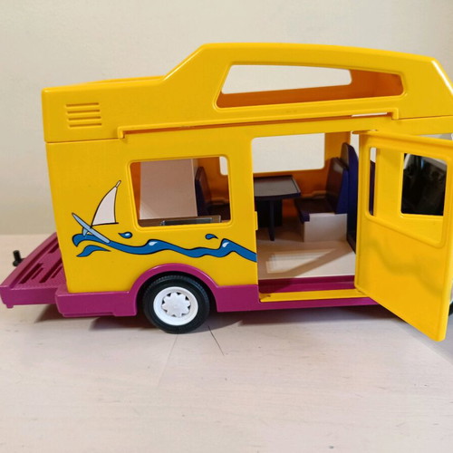Playmobil camper used with missing parts and breaks